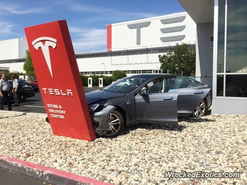 Major Accident with Tesla Model S