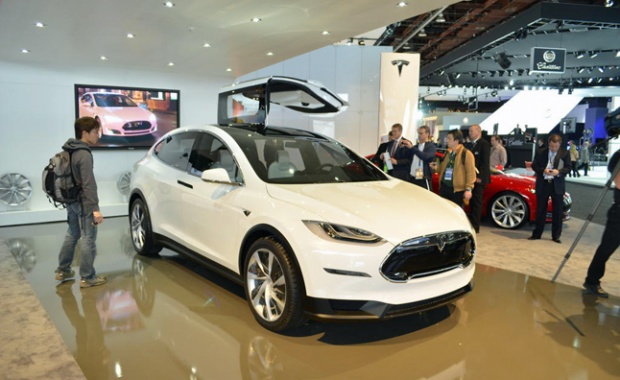 Wing Doors for Model X Falcon of Tesla to be Introduced Soon