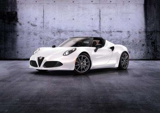 Alfa Romeo 4C Coupe Officially with New Head Lamps