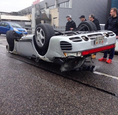 Why did Rare Porsche 959 flip over in Geneva?
