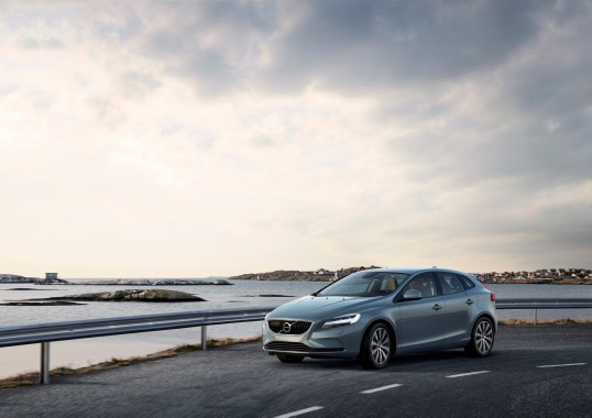 A New Face of Next Year's Volvo V40 and V40 Cross Country