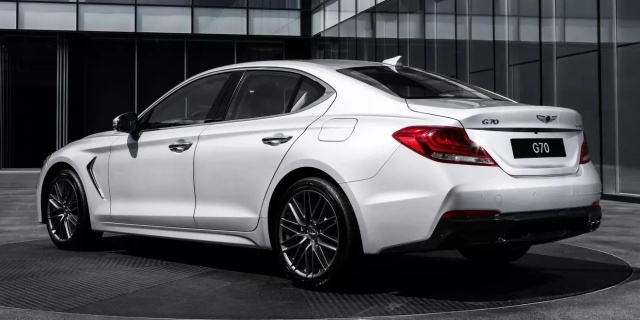 The new Genesis G70 will receive three pedals and a rear-wheel drive