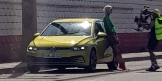 New Volkswagen Golf caught without camouflage