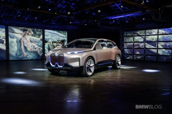 BMW will name its new electric crossover iX