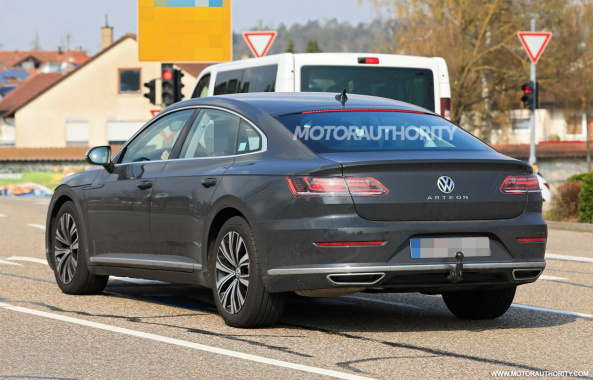 Paparazzi recorded a Volkswagen Arteon updated version