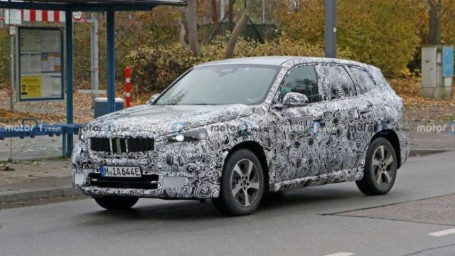 Paparazzi "caught" on tests BMW iX1 SUV