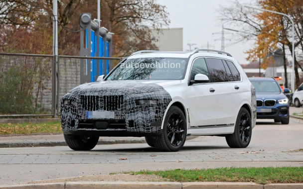 BMW X7 tested on public roads 