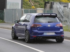 See Photos of the Volkswagen Golf R420 pic #4382