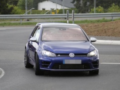 See Photos of the Volkswagen Golf R420 pic #4384