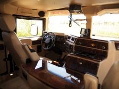 Tupac's Hummer H1 will be auctioned pic #5150