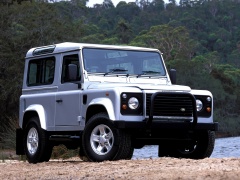 Land Rover Defender 90 pic