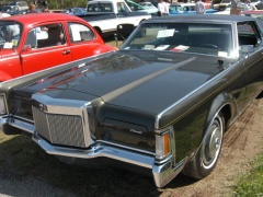 Lincoln Continental Mark III pic