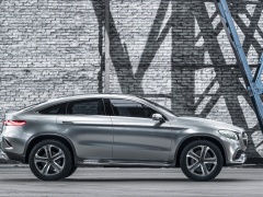 Mercedes-Benz Coupe SUV pic
