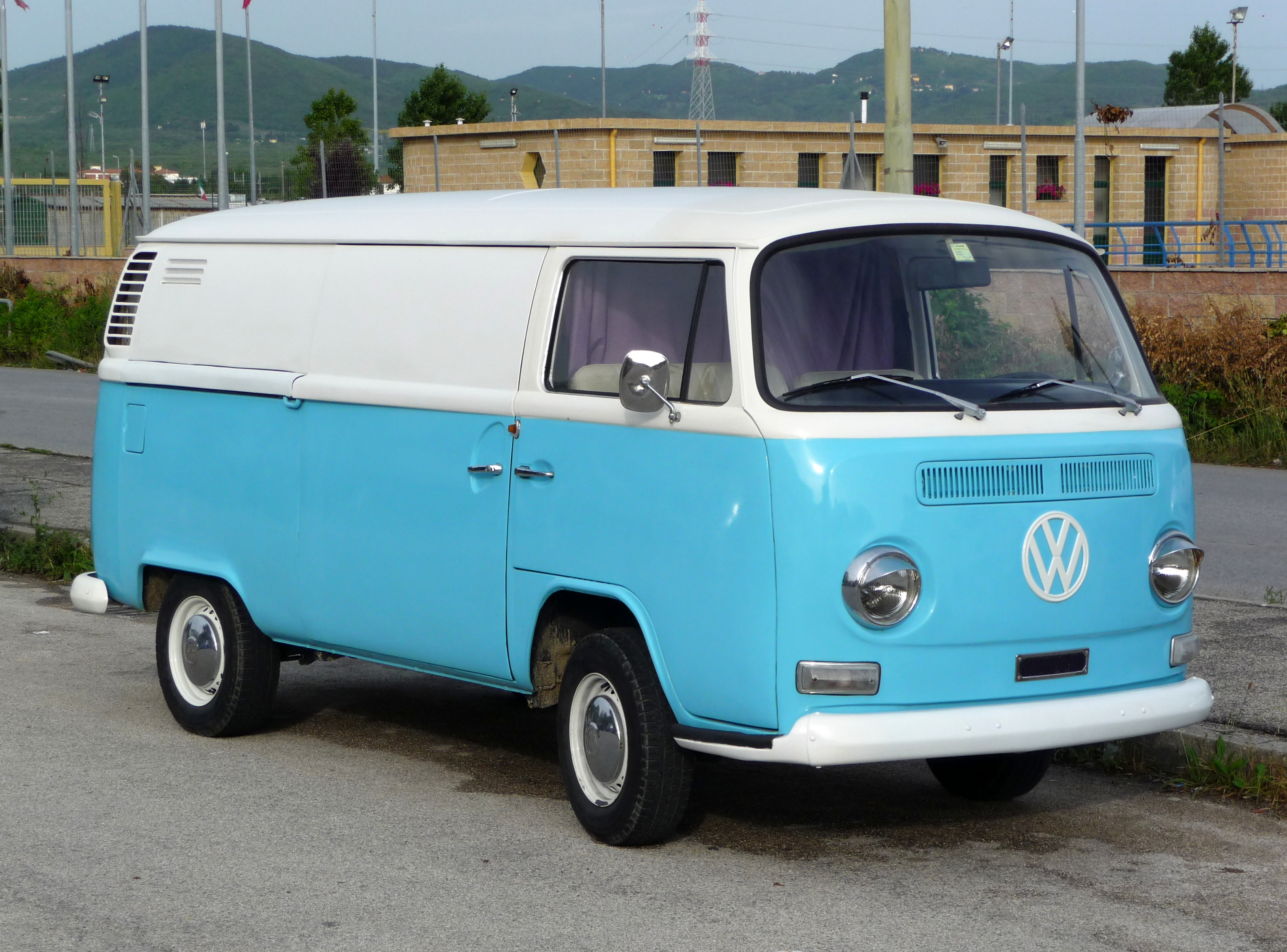 Volkswagen T2 photos PhotoGallery with 11 pics