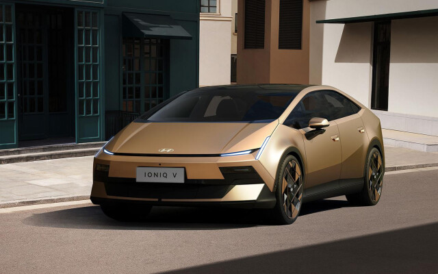 Hyundai Ioniq V electric sedan with 800V architecture and 27-inch display