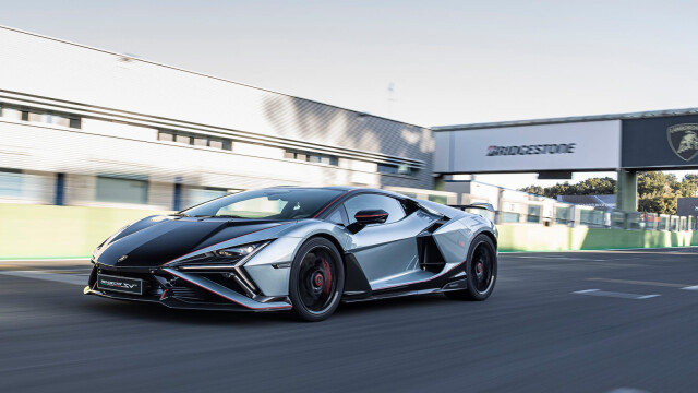 Lamborghini Revuelto
