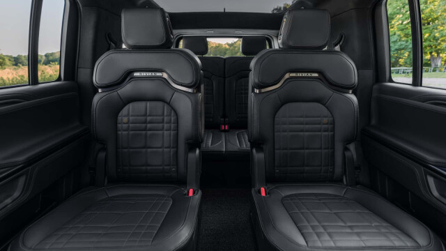 Rivian R1S