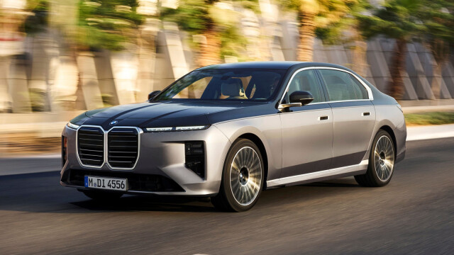 2027 BMW 7 Series Refresh Brings Panoramic Vision Display and Redesigned Lighting