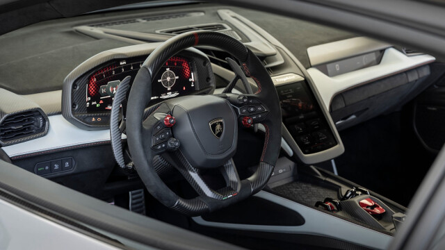 Lamborghini Revuelto