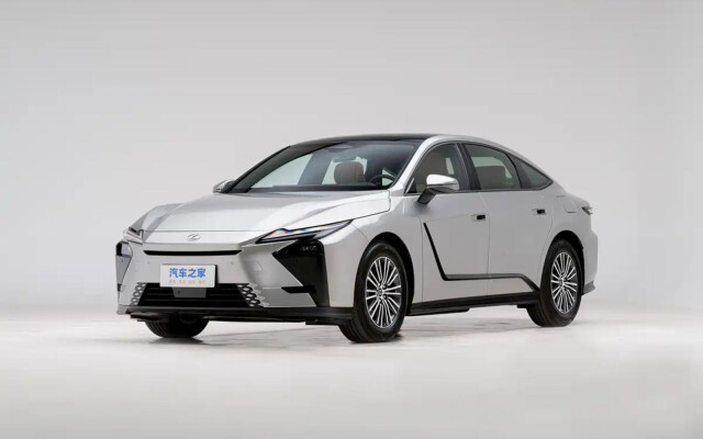 New Generation Lexus ES 300h Hybrid Sedan