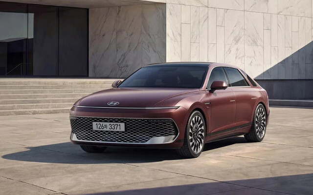 Updated Hyundai Grandeur with electrochromic roof and 230 hp hybrid
