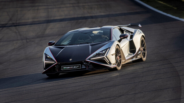 Lamborghini Revuelto