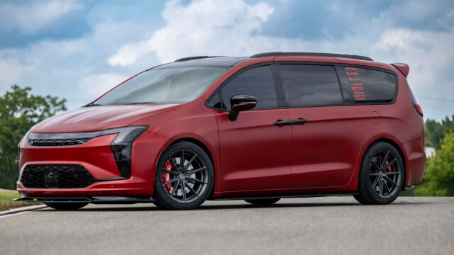Custom Minivan Vibe: Chrysler Unveils Pacifica Concepts