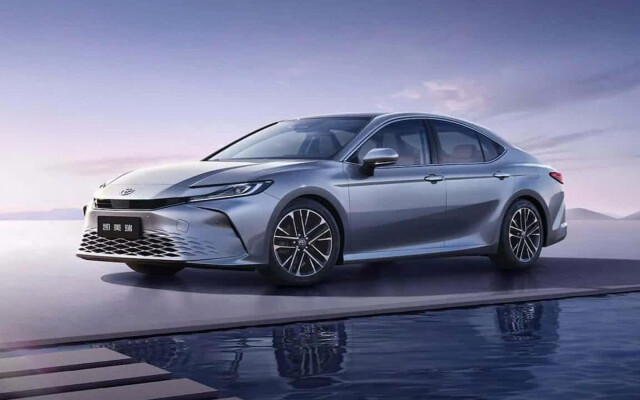 Refreshed Toyota Camry: Updated Interior and New Tech