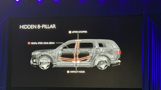 Engineering Marvel: 2028 Genesis GV90 Debuts Pillarless Coach Doors