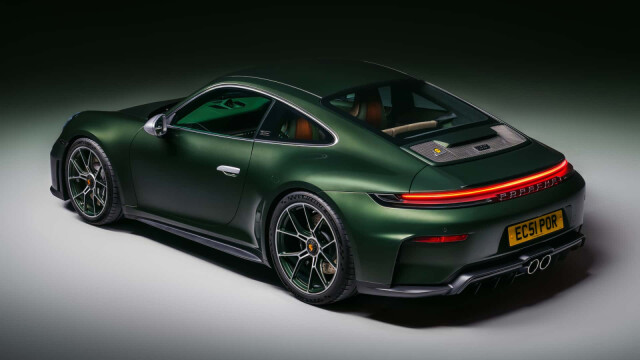 Porsche 911 GT3 Touring Earls Court 51 Edition in Bespoke Green