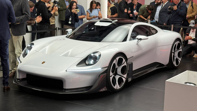 Porsche Mission S Concept brings back combustion power and a three-pedal option