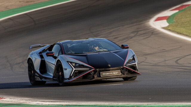 Lamborghini Revuelto