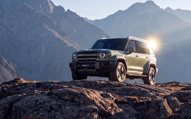 Fresh arrival: the new Esteo V27 hybrid SUV