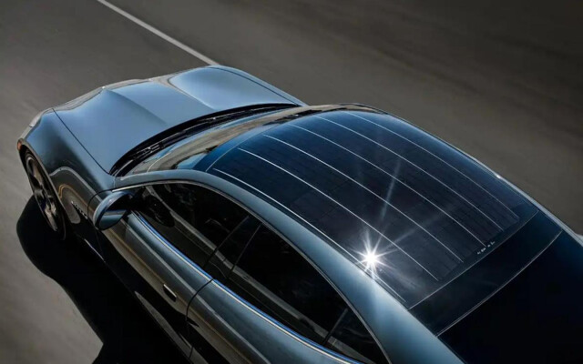 Hongqi EHS7 Prototype Debuts with Solar Roof Technology