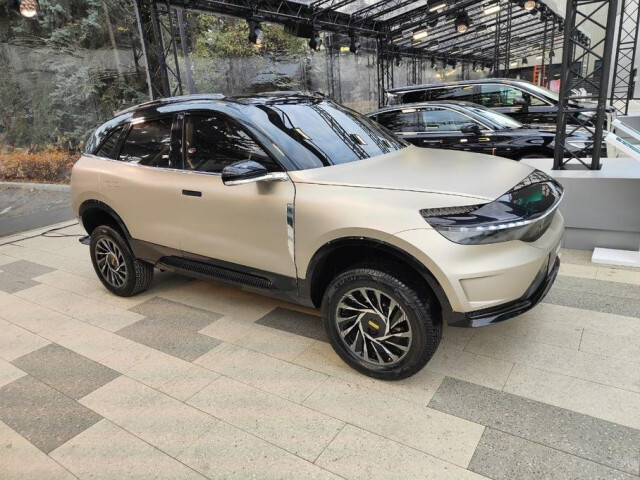 Voyt SUV and Voyt LCV Electric Prototypes with Carbon-Composite Frame