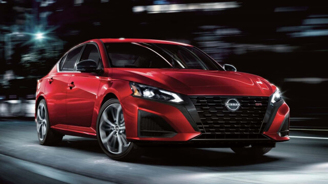 2027 Nissan Altima with 2.5-Liter Engine and Sporty SR Trim