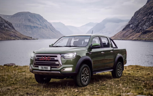 JAC T8 Pro pickup with expanded equipment and two engine options