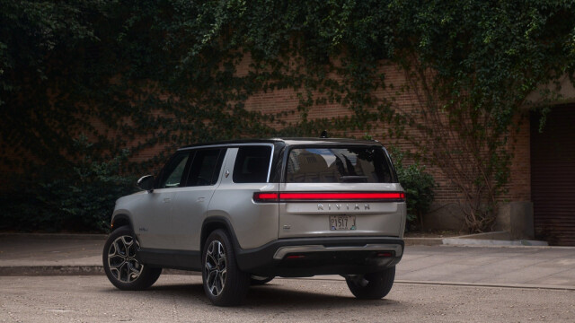 Rivian R1S