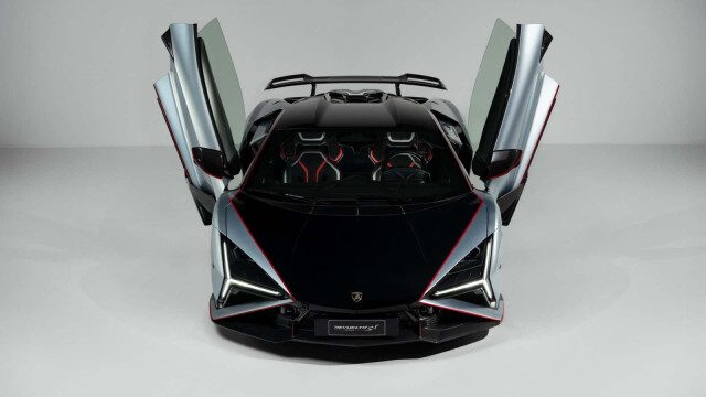 Lamborghini Revuelto