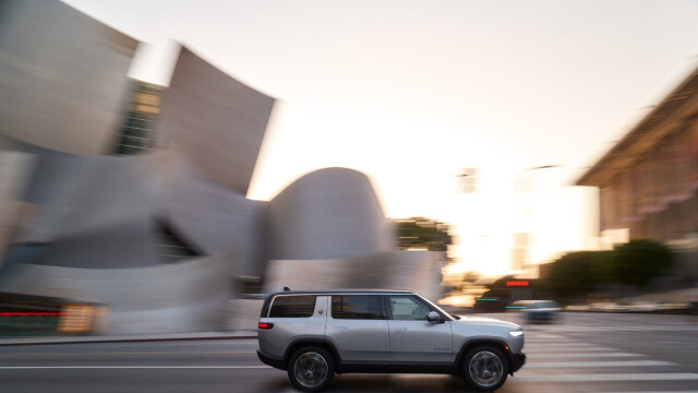Rivian R1S