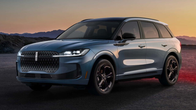 Fresh arrival: the updated 2027 Lincoln Corsair hybrid revealed
