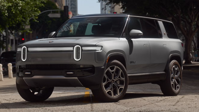 Fresh Update: 2027 Rivian R1S and R1T Gain Captain's Chairs and Simpler Trims