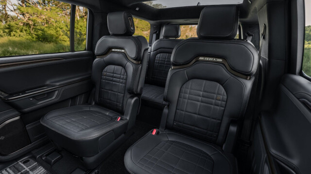 Rivian R1S