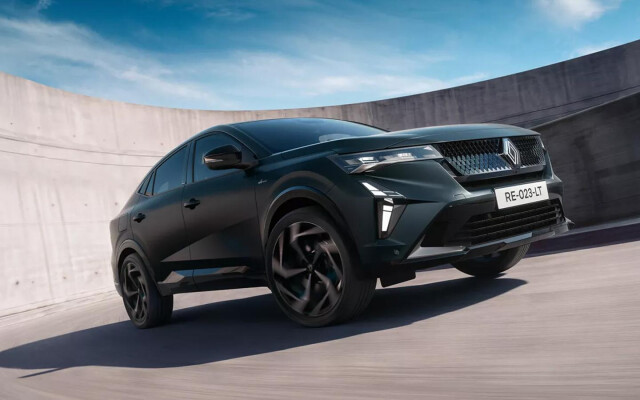 Matte black Renault Rafale Hypnotic with 300 hp hybrid