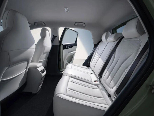 Geely E2
