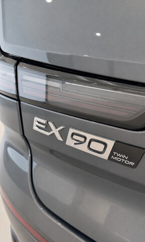 Volvo EX90