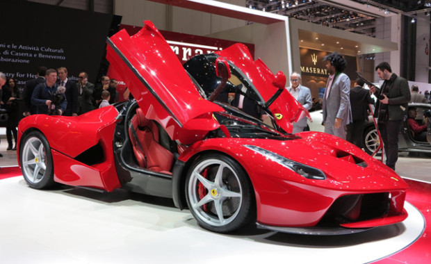 Outrageous LaFerrari Approaching