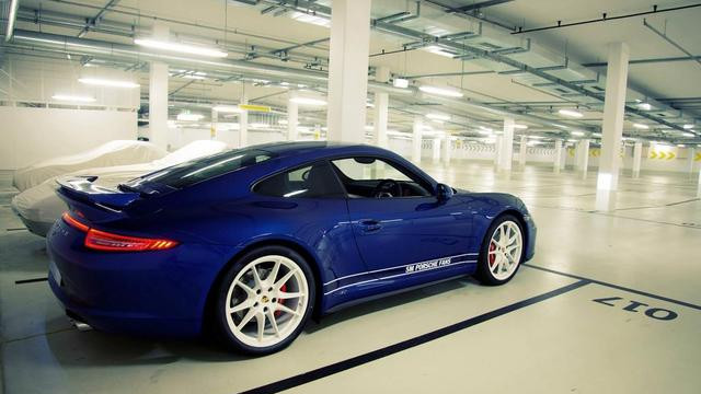 Custom Porsche 911 Marks 5 Million Facebook Followers