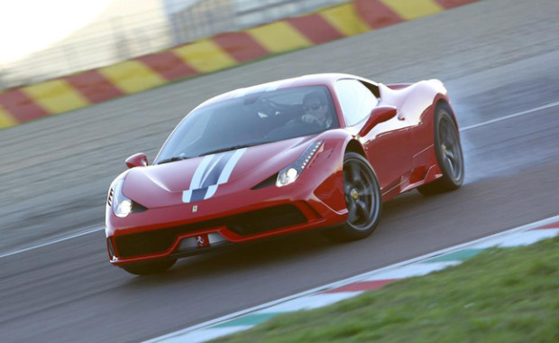 Ferrari 458 Speciale Looks Magnificent While Riding