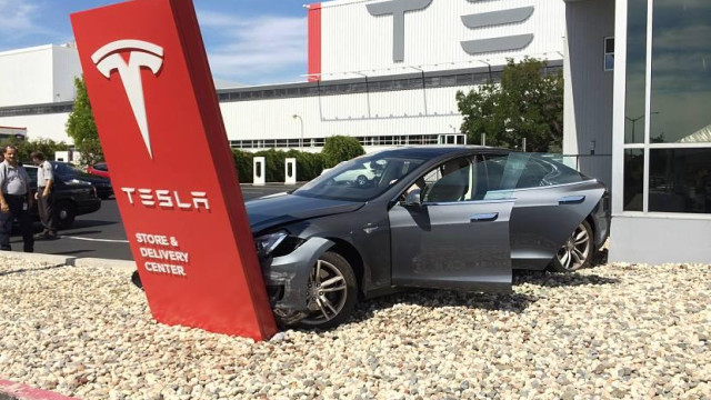 Major Accident with Tesla Model S